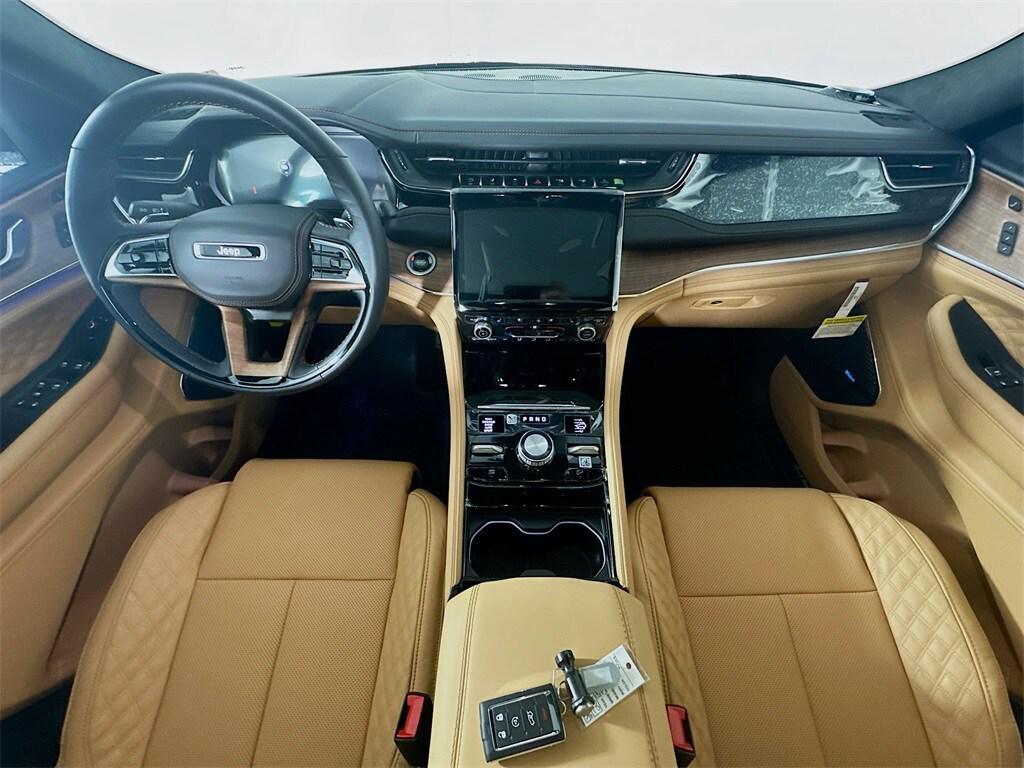 new 2025 Jeep Grand Cherokee car, priced at $67,900