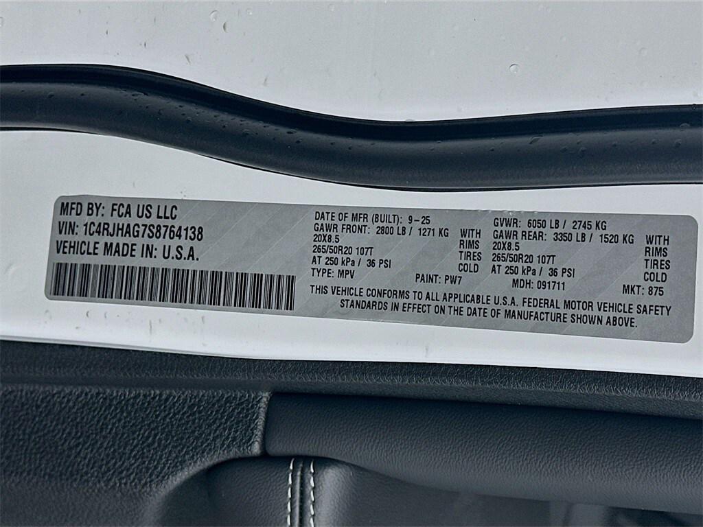 new 2025 Jeep Grand Cherokee car, priced at $41,190