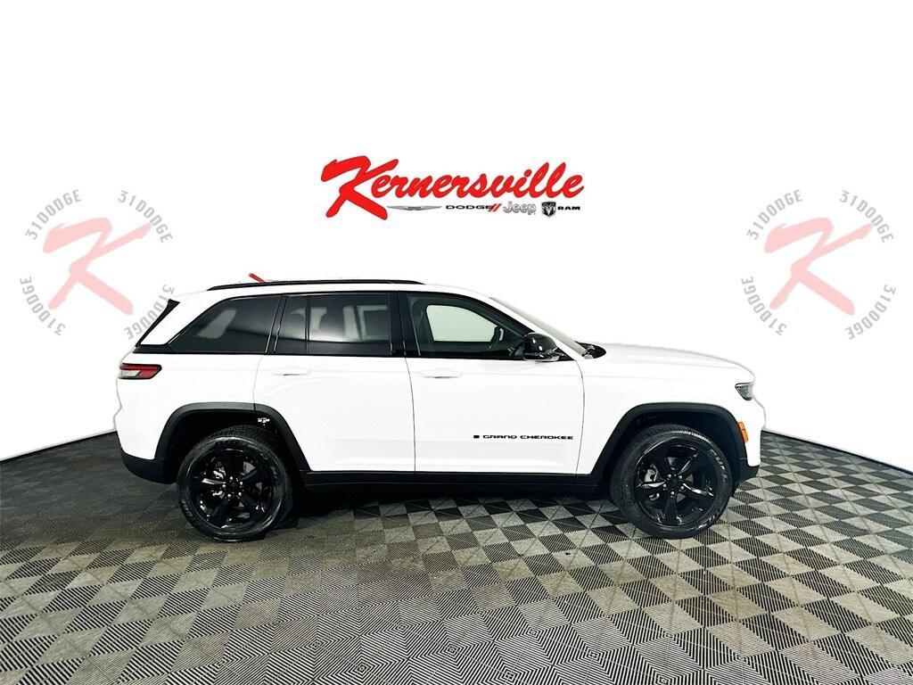 new 2025 Jeep Grand Cherokee car, priced at $41,190