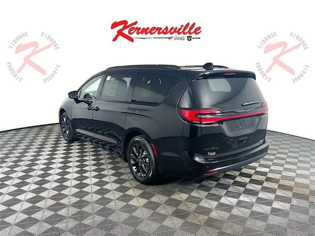 new 2025 Chrysler Pacifica car, priced at $44,178
