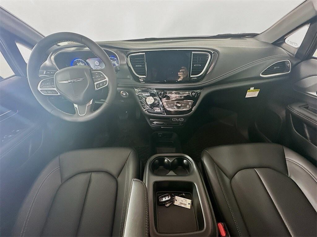 new 2025 Chrysler Pacifica car, priced at $44,178