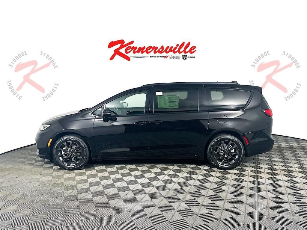 new 2025 Chrysler Pacifica car, priced at $44,178