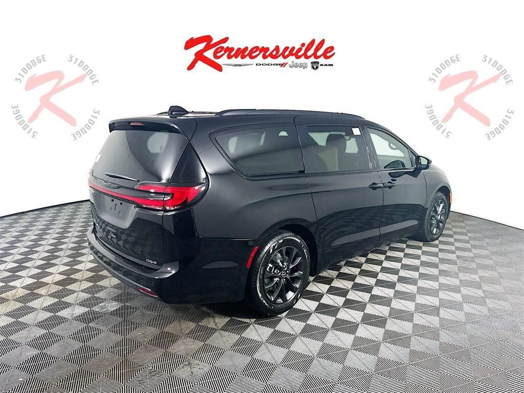 new 2025 Chrysler Pacifica car, priced at $44,178