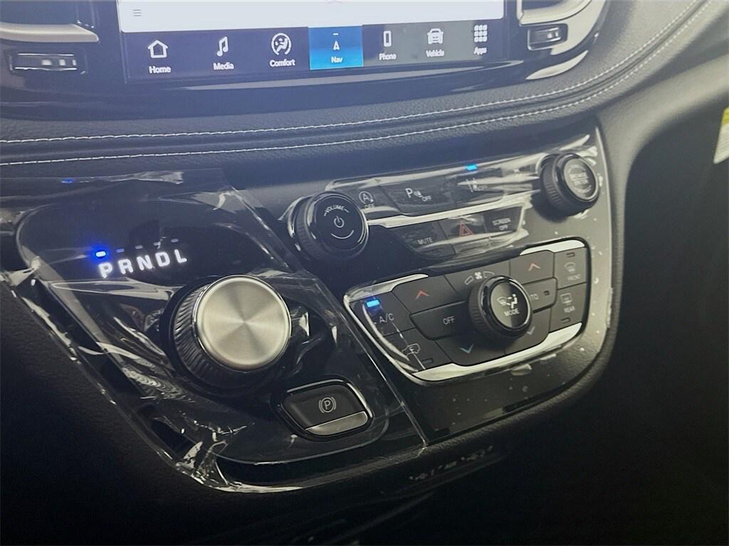 new 2025 Chrysler Pacifica car, priced at $44,178