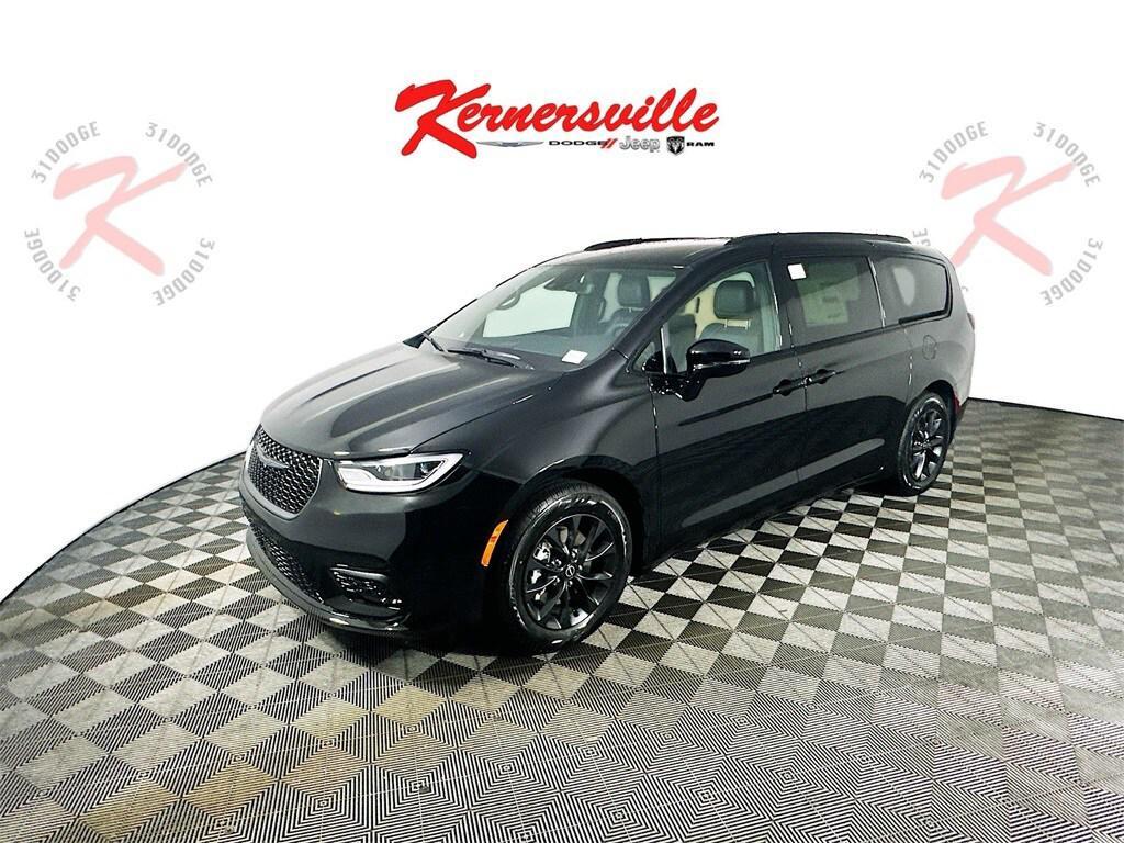 new 2025 Chrysler Pacifica car, priced at $44,178