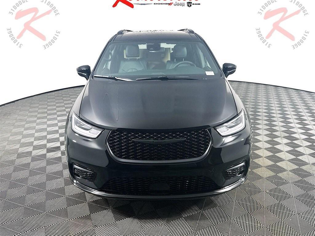 new 2025 Chrysler Pacifica car, priced at $44,178