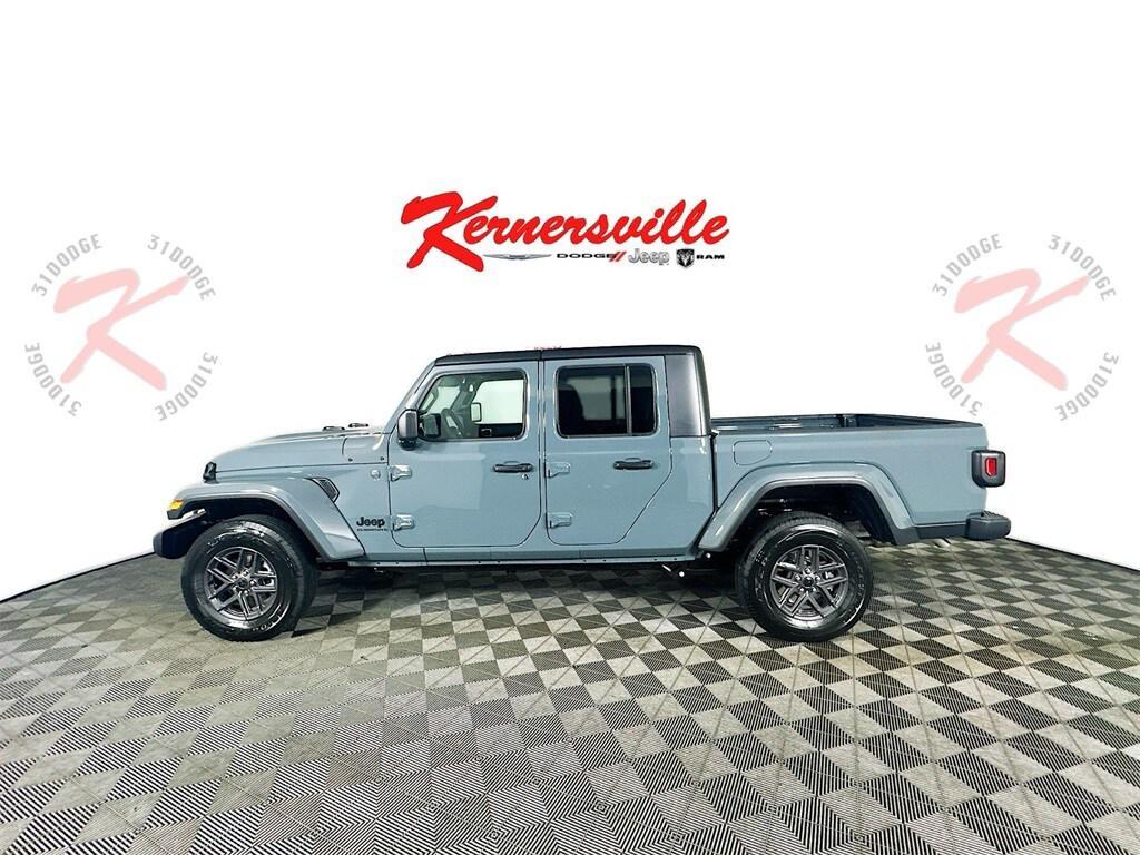 new 2025 Jeep Gladiator car, priced at $41,952