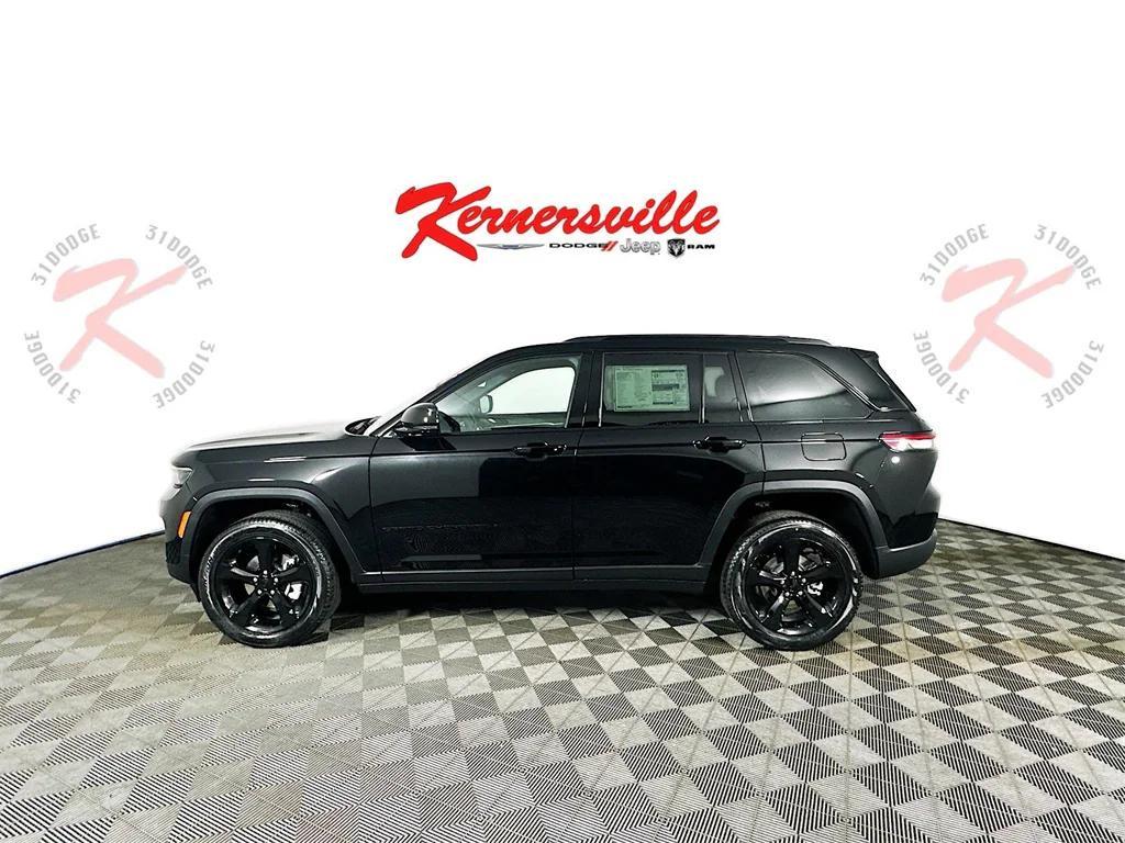 new 2025 Jeep Grand Cherokee car, priced at $43,997