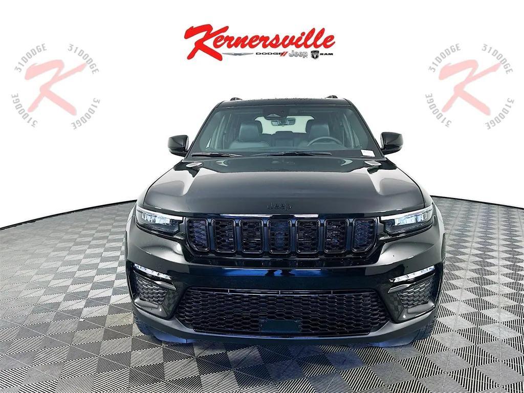 new 2025 Jeep Grand Cherokee car, priced at $43,997