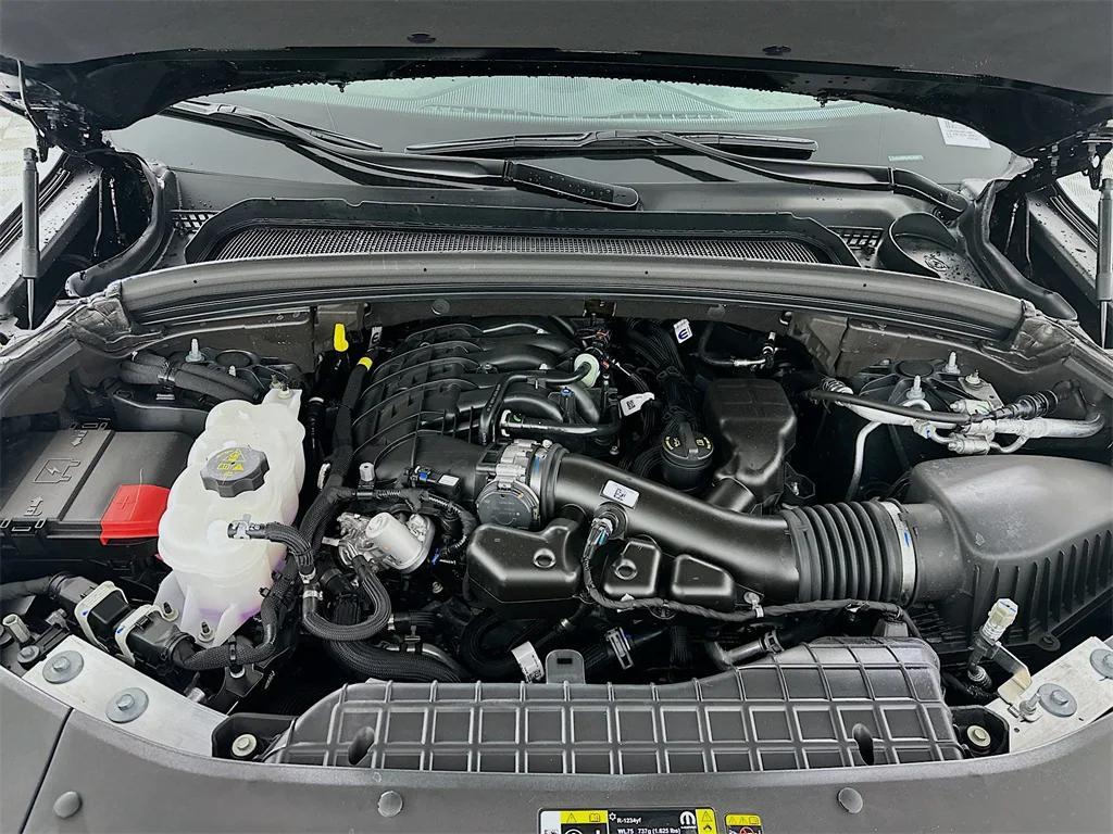 new 2025 Jeep Grand Cherokee car, priced at $43,997