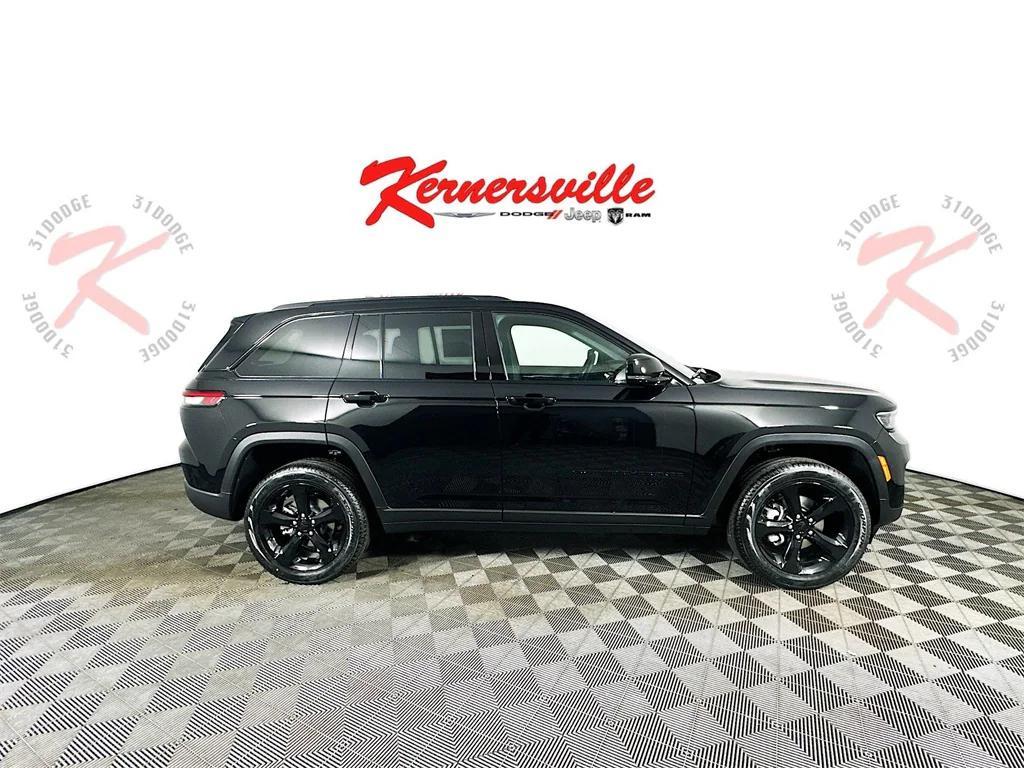 new 2025 Jeep Grand Cherokee car, priced at $43,997