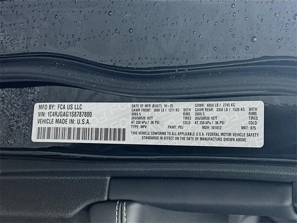new 2025 Jeep Grand Cherokee car, priced at $39,742