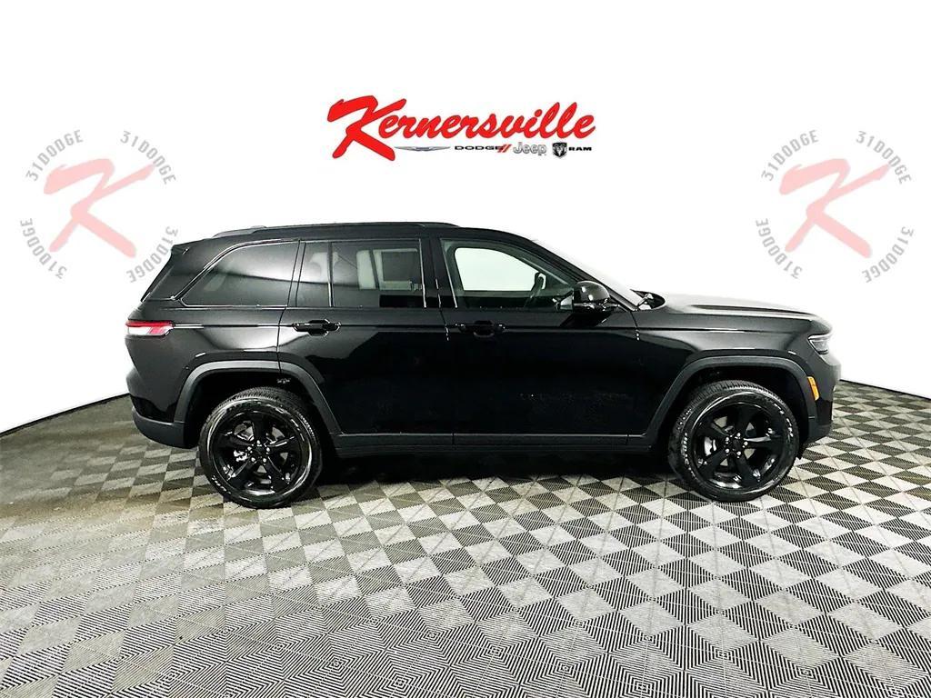 new 2025 Jeep Grand Cherokee car, priced at $41,708