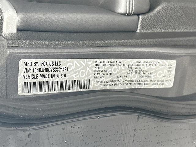 new 2025 Jeep Grand Cherokee car, priced at $45,979