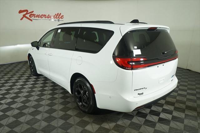 new 2024 Chrysler Pacifica Hybrid car, priced at $56,512