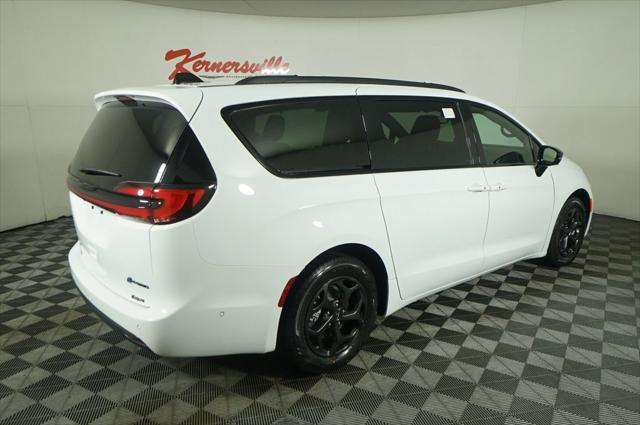 new 2024 Chrysler Pacifica Hybrid car, priced at $56,512