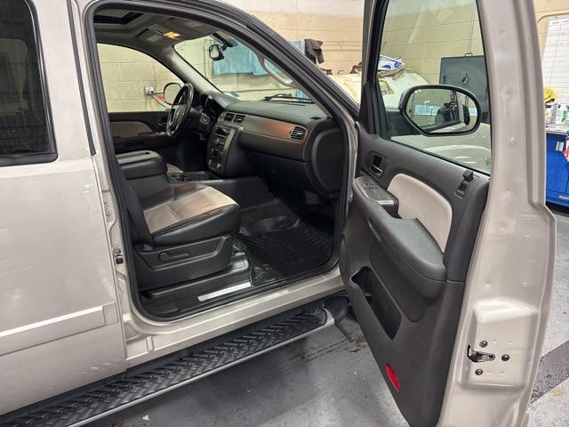 used 2007 Chevrolet Tahoe car, priced at $10,000