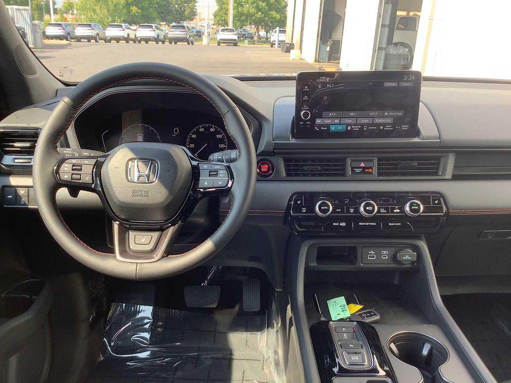 new 2025 Honda Pilot car, priced at $48,895