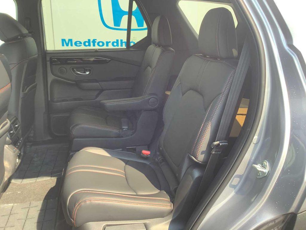 new 2025 Honda Pilot car, priced at $48,895
