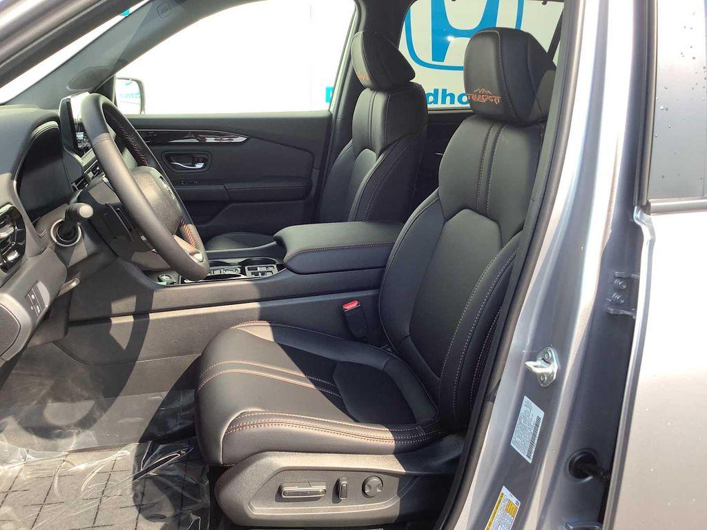 new 2025 Honda Pilot car, priced at $48,895