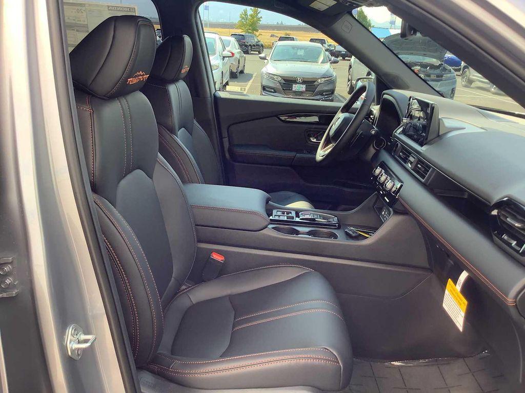 new 2025 Honda Pilot car, priced at $48,895