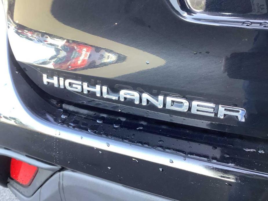 used 2021 Toyota Highlander car, priced at $34,161