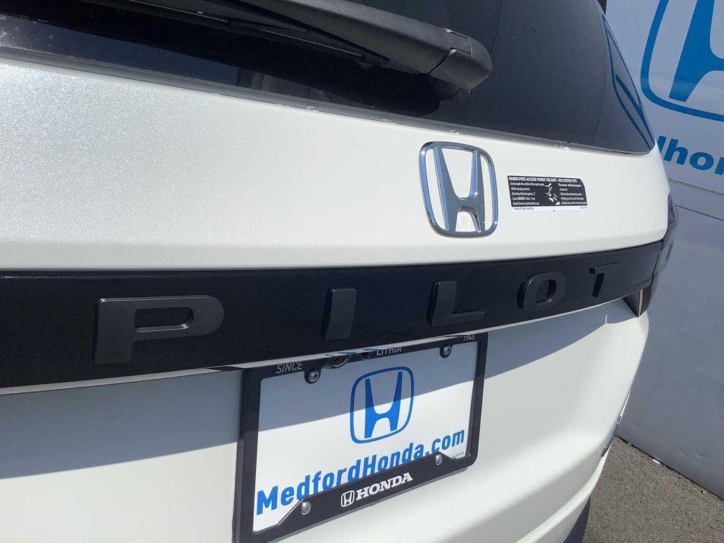new 2025 Honda Pilot car, priced at $48,908