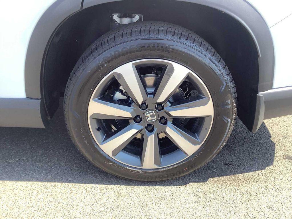 new 2025 Honda Pilot car, priced at $48,908
