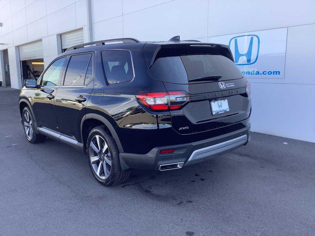 new 2025 Honda Pilot car, priced at $49,050