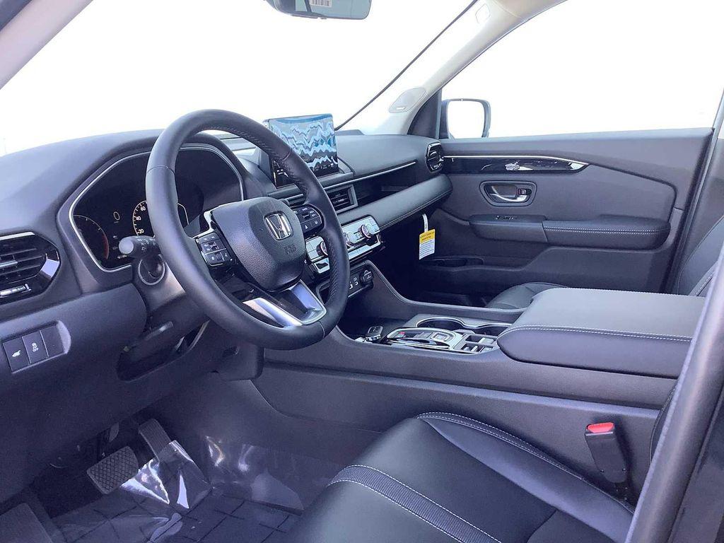 new 2025 Honda Pilot car, priced at $49,050