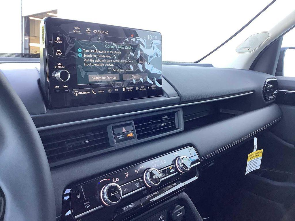 new 2025 Honda Pilot car, priced at $49,050