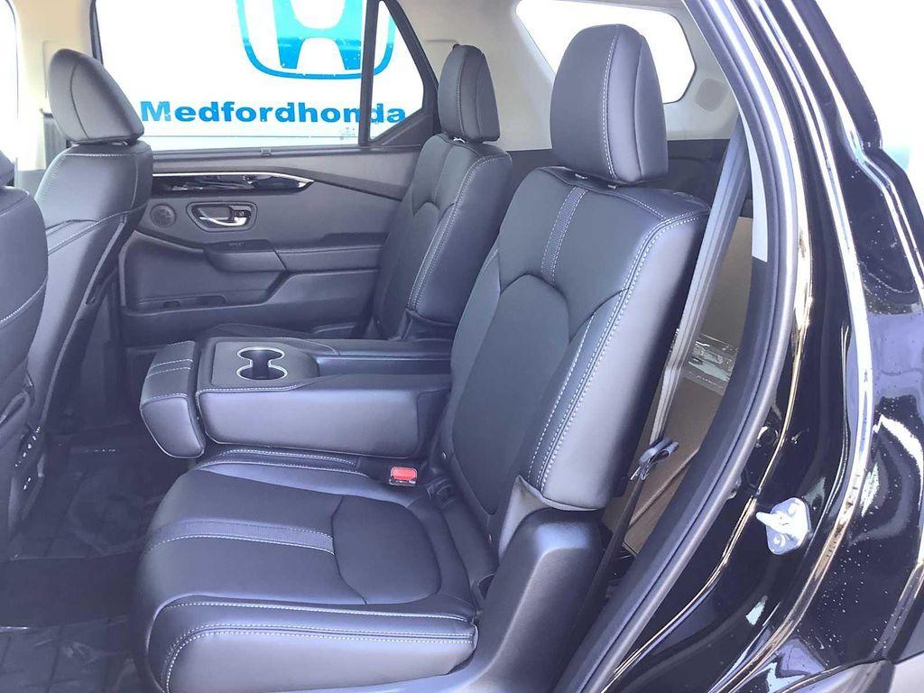 new 2025 Honda Pilot car, priced at $49,050