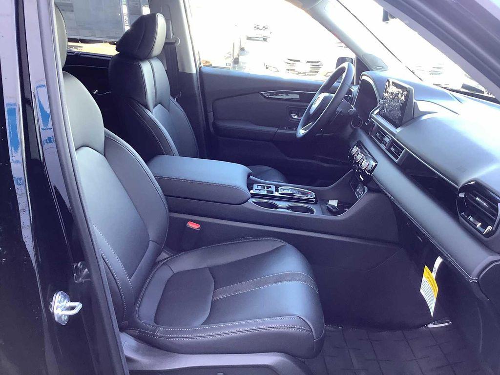 new 2025 Honda Pilot car, priced at $49,050