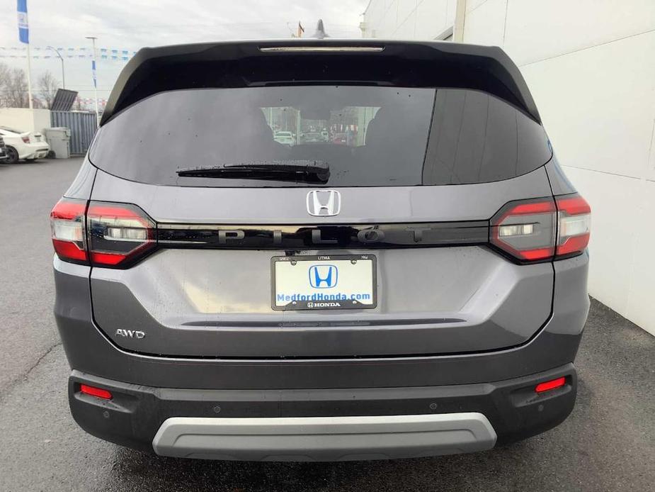 new 2025 Honda Pilot car, priced at $45,089