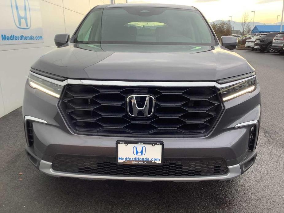 new 2025 Honda Pilot car, priced at $45,089