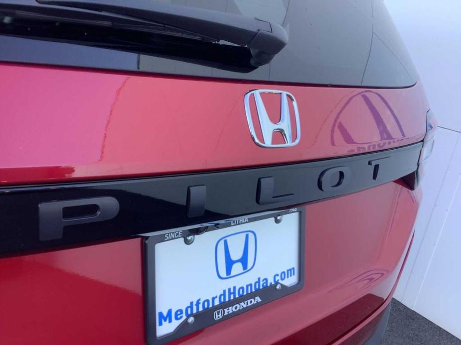 new 2025 Honda Pilot car, priced at $47,750