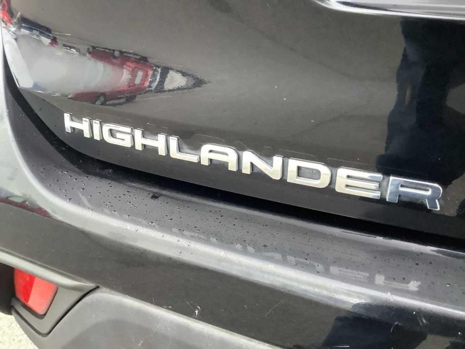 used 2022 Toyota Highlander car, priced at $31,388