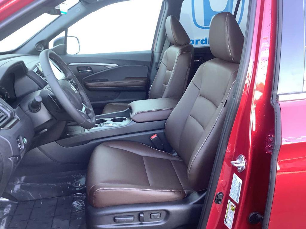 new 2025 Honda Ridgeline car, priced at $42,193