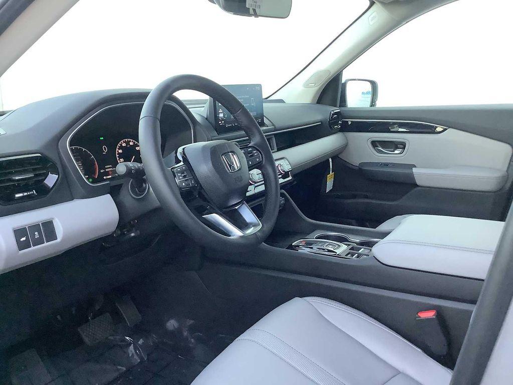 new 2025 Honda Pilot car, priced at $49,825