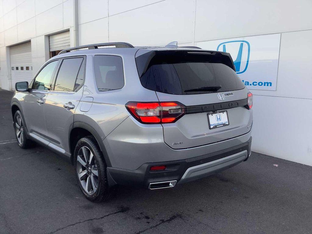 new 2025 Honda Pilot car, priced at $49,825