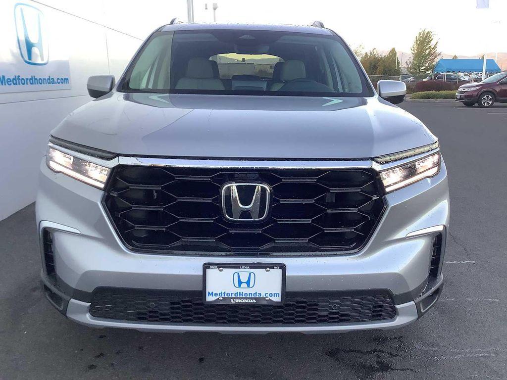 new 2025 Honda Pilot car, priced at $49,825