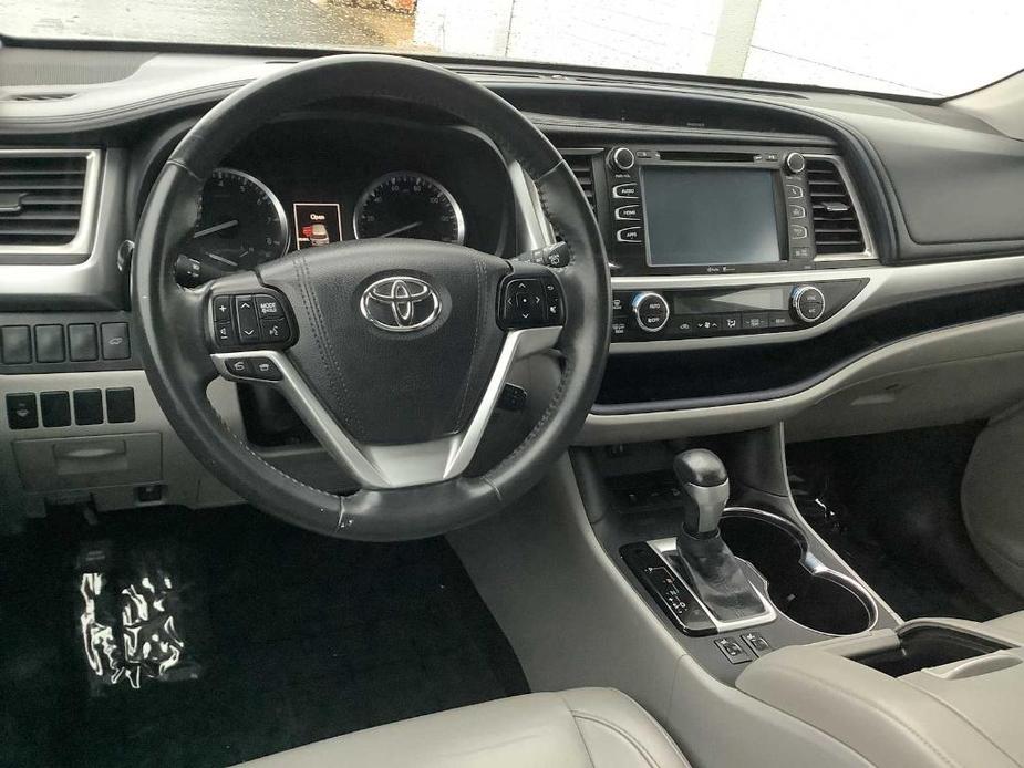 used 2015 Toyota Highlander car, priced at $21,967