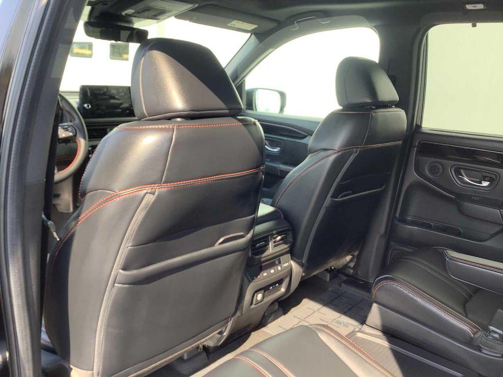 new 2025 Honda Pilot car, priced at $48,850