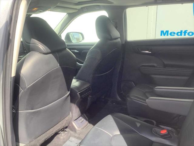 used 2021 Toyota Highlander Hybrid car, priced at $37,548