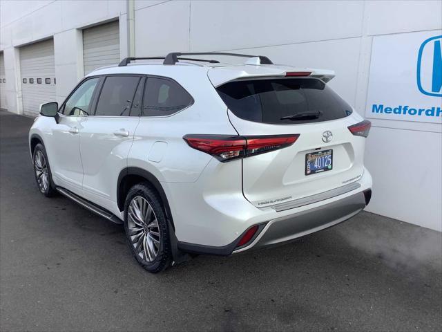 used 2022 Toyota Highlander car, priced at $44,587