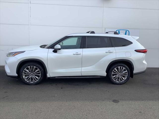 used 2022 Toyota Highlander car, priced at $44,587