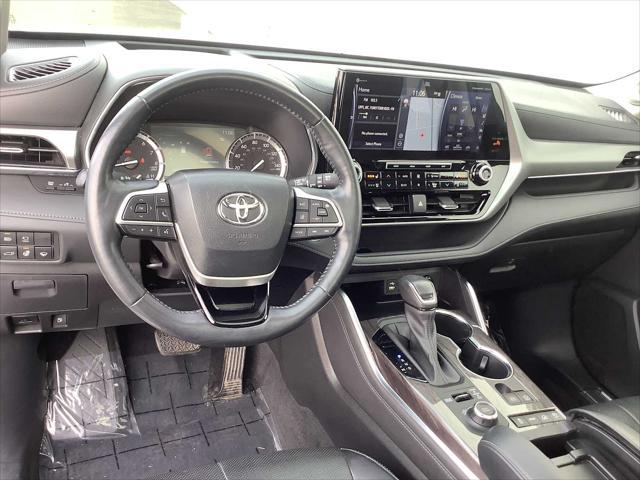 used 2022 Toyota Highlander car, priced at $44,587