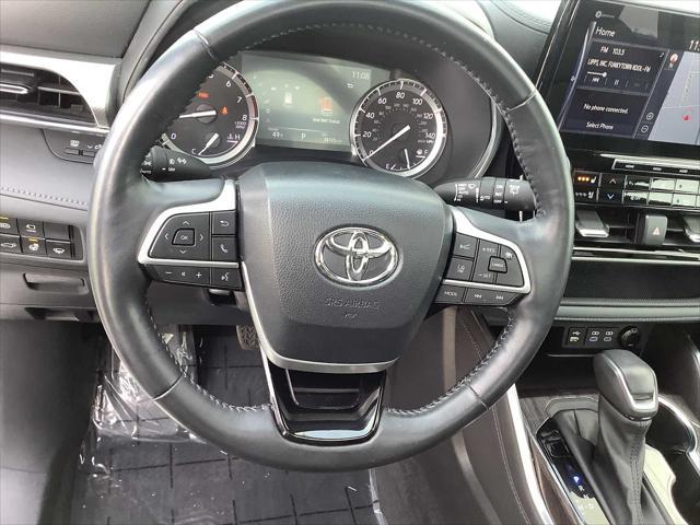 used 2022 Toyota Highlander car, priced at $44,587