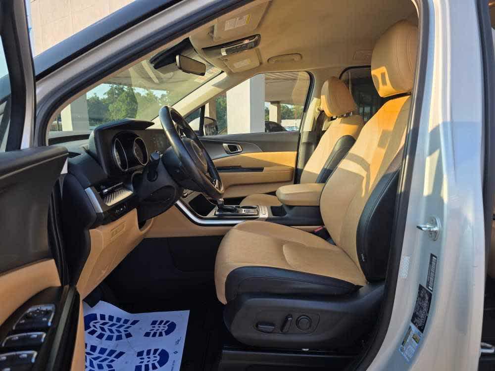 used 2023 Kia Carnival car, priced at $25,997