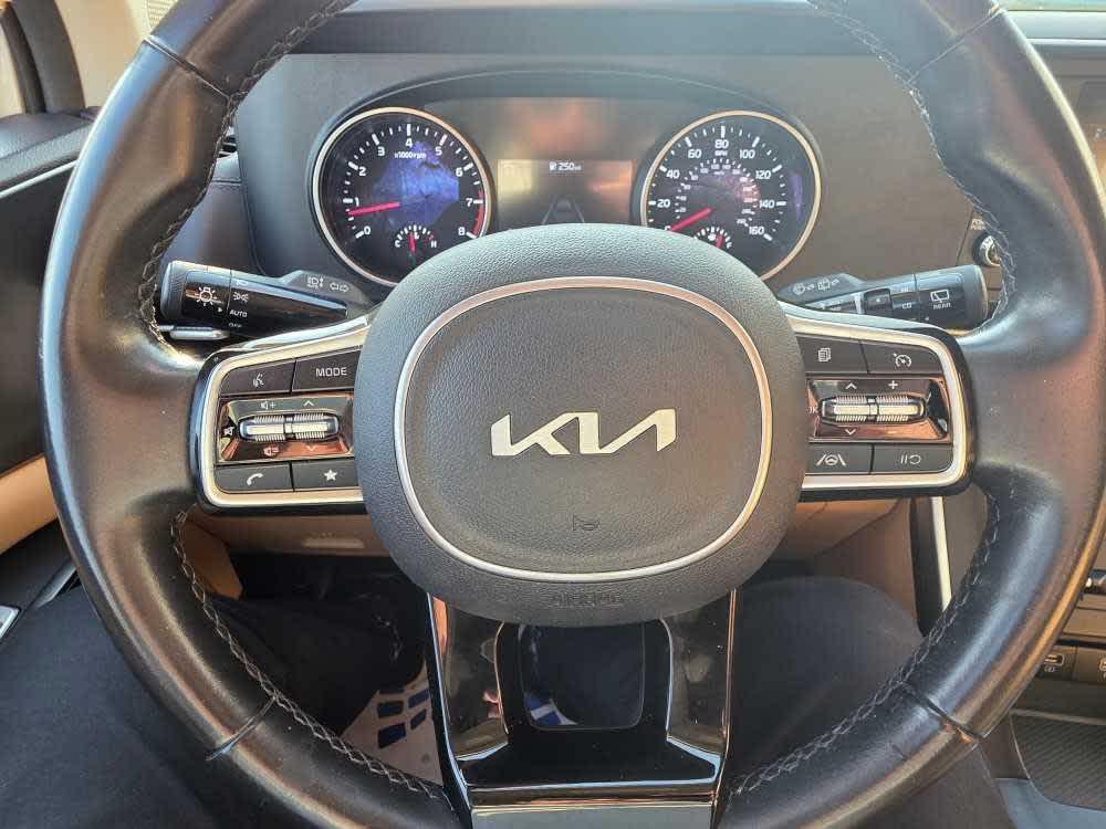 used 2023 Kia Carnival car, priced at $25,997